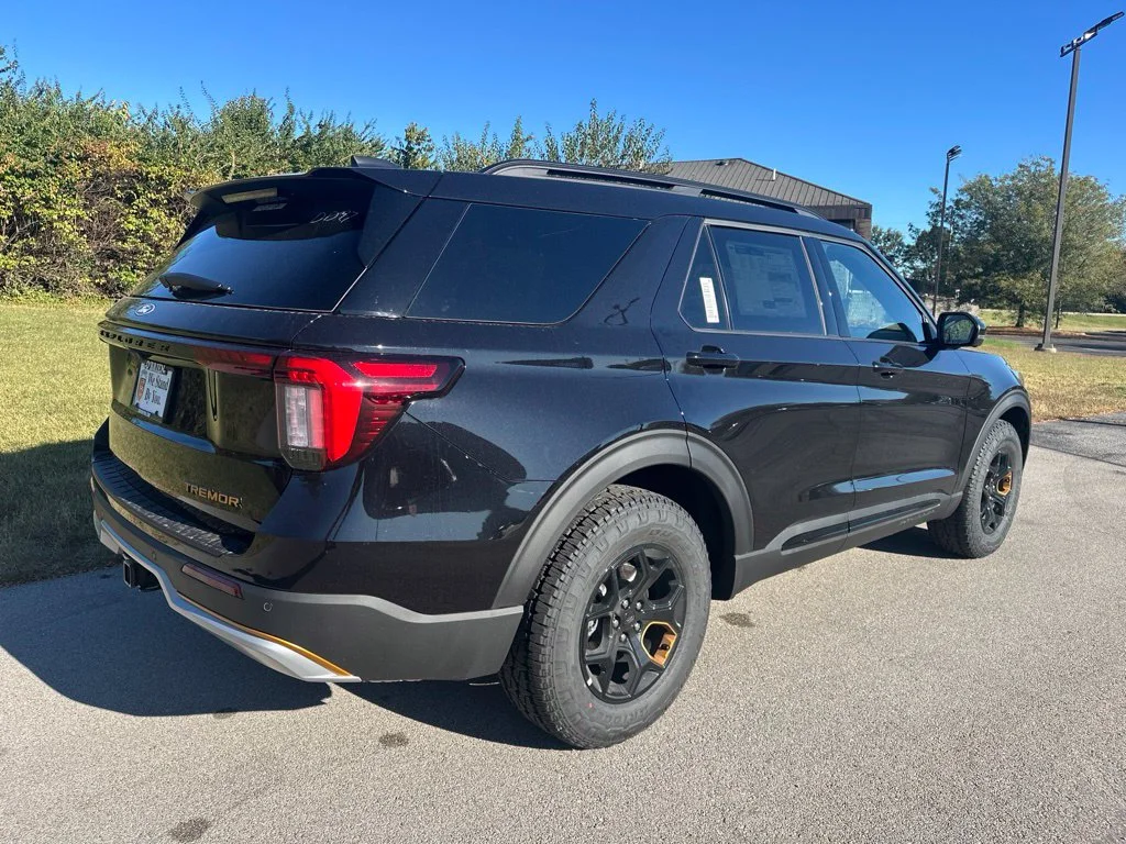 New 2027 Agate Black Metallic Ford Tremor® image 7