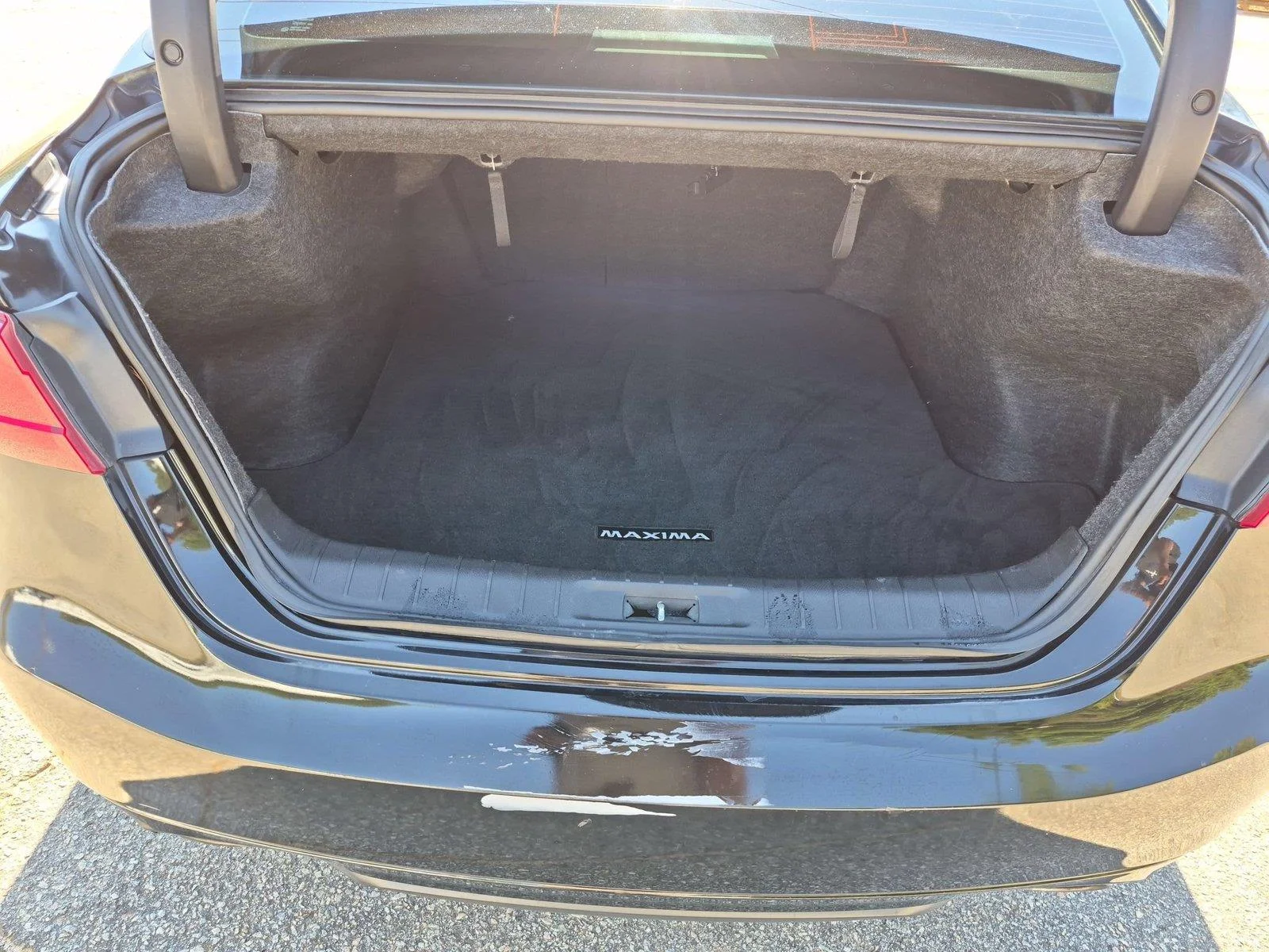 Used 2016 Super Black Nissan 3.5 S image 32