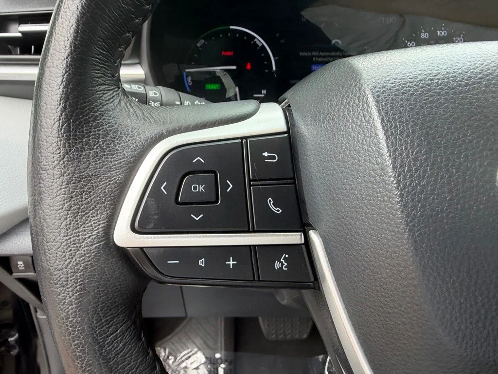 Used 2025 Midnight Black Metallic Toyota XLE image 21