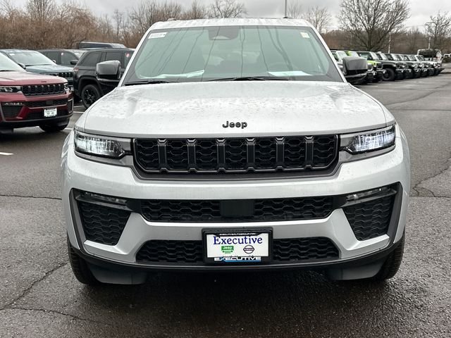 New 2026 Silver Zynith Exterior Paint Jeep Limited image 6