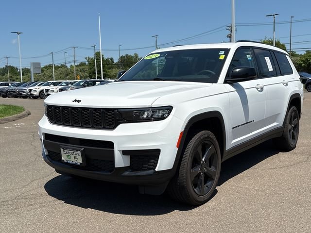 Used 2023 White Jeep Altitude image 5