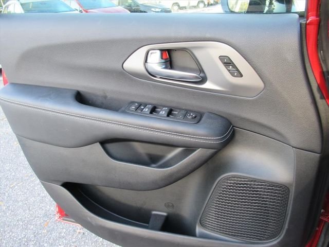 2026 Chrysler Pacifica Select - Photo 17