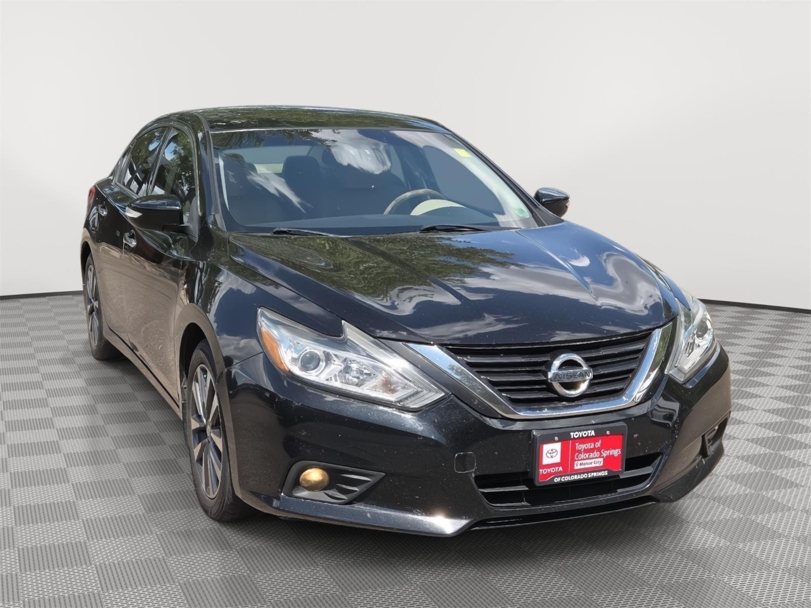 Used 2017 Super Black Nissan 2.5 SV image 1