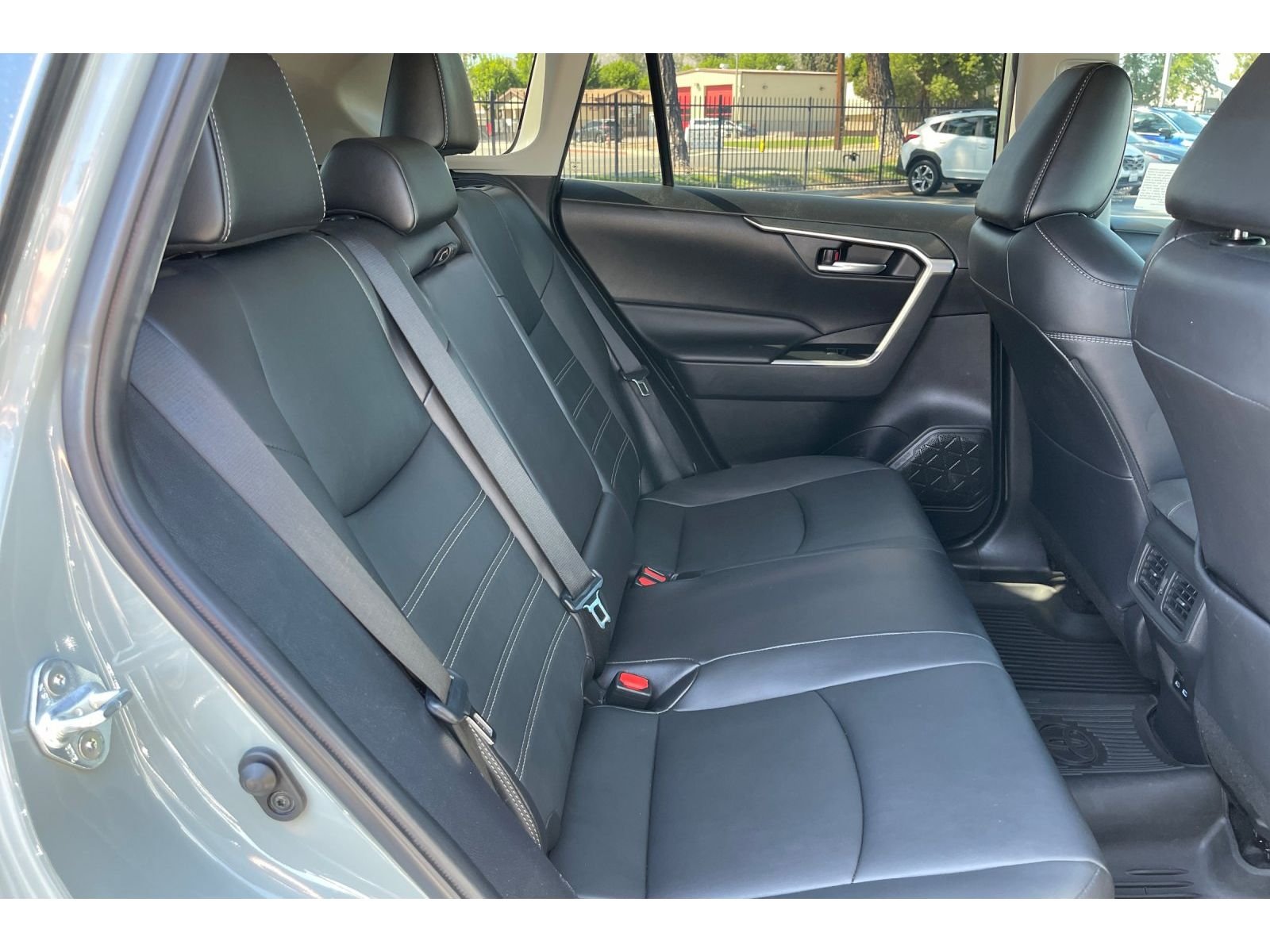 Used 2022 Lunar Rock Toyota XLE Premium image 19