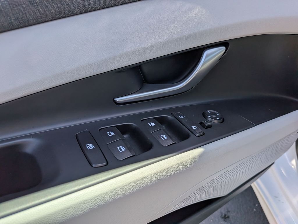 2026 Hyundai Elantra Limited - Photo 13