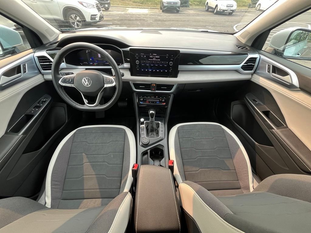 Used 2025 Gray Volkswagen 1.5T SE image 14