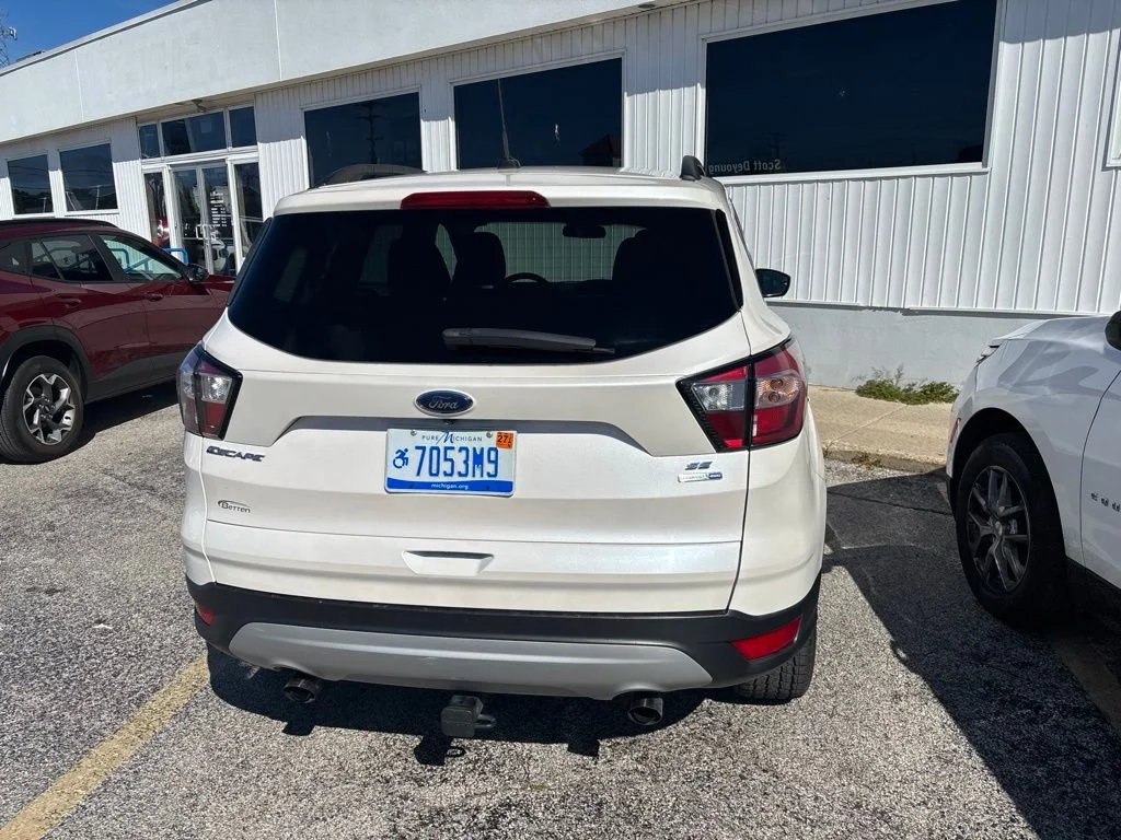 Used 2018 White Ford SE image 5