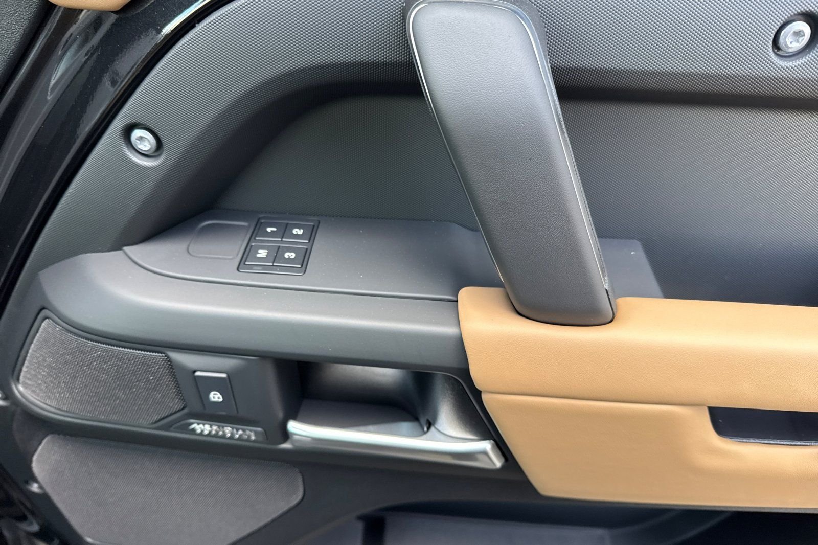 2026 Land Rover Defender X-Dynamic SE - Photo 19