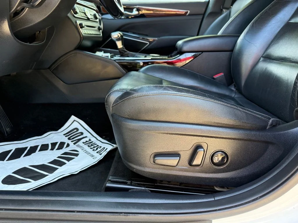 Used 2017 White Kia Premium image 12