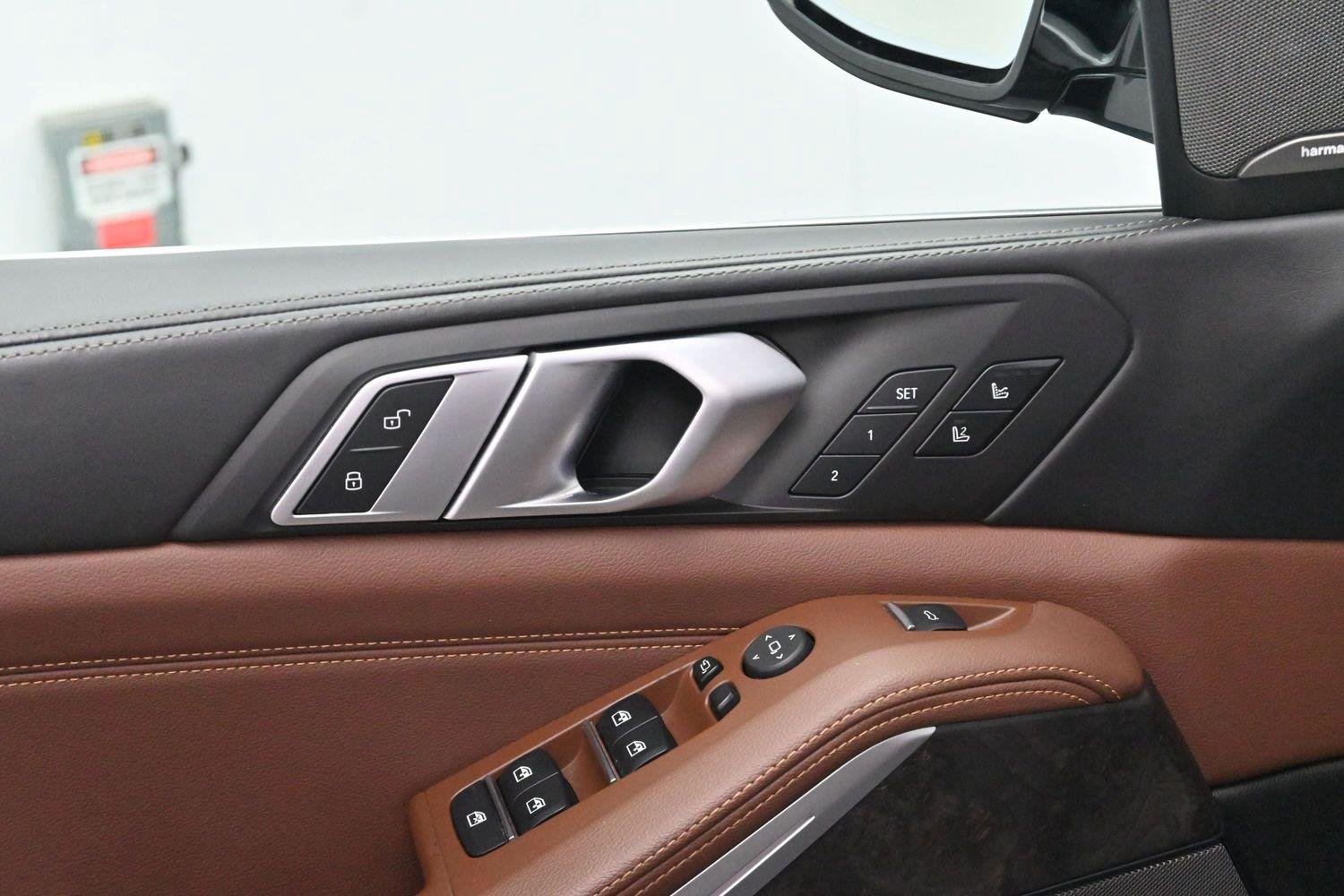 Used 2019 Black Sapphire Metallic BMW xDrive40i image 13