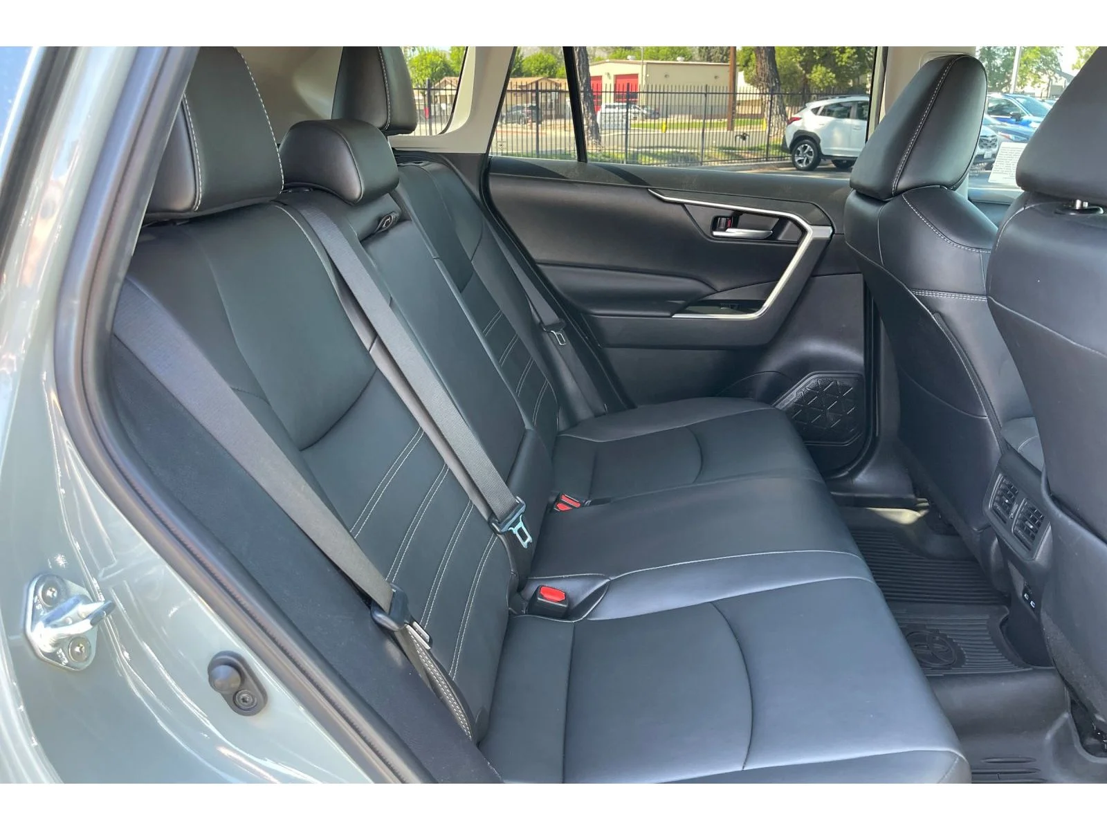 Used 2022 Lunar Rock Toyota XLE Premium image 19