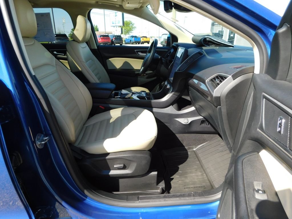 Used 2023 Blue Ford SEL image 21
