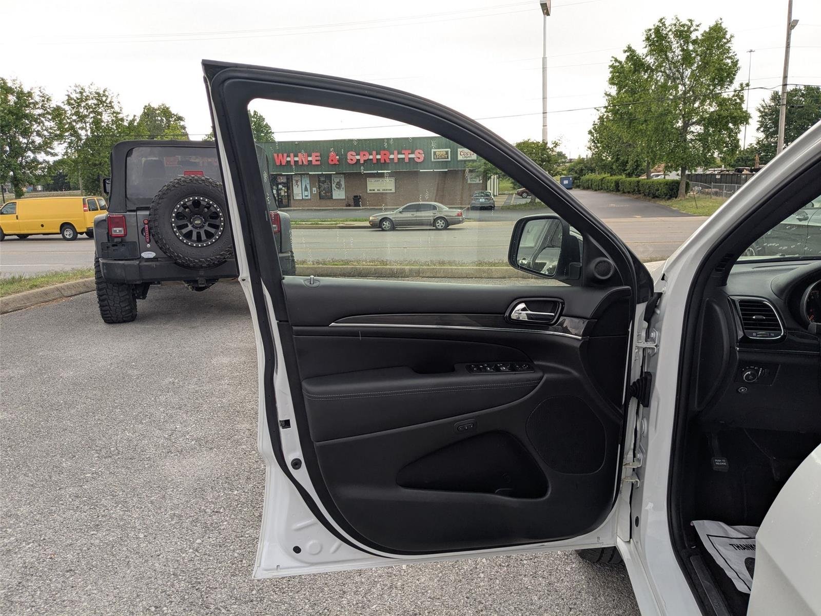Used 2019 Bright White Clearcoat Jeep Overland image 10