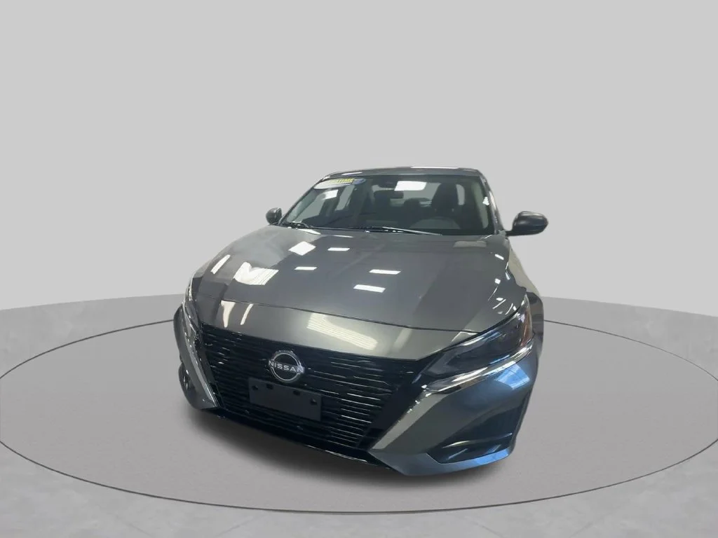Certified Used 2025 Gun Metallic Nissan SV image 5