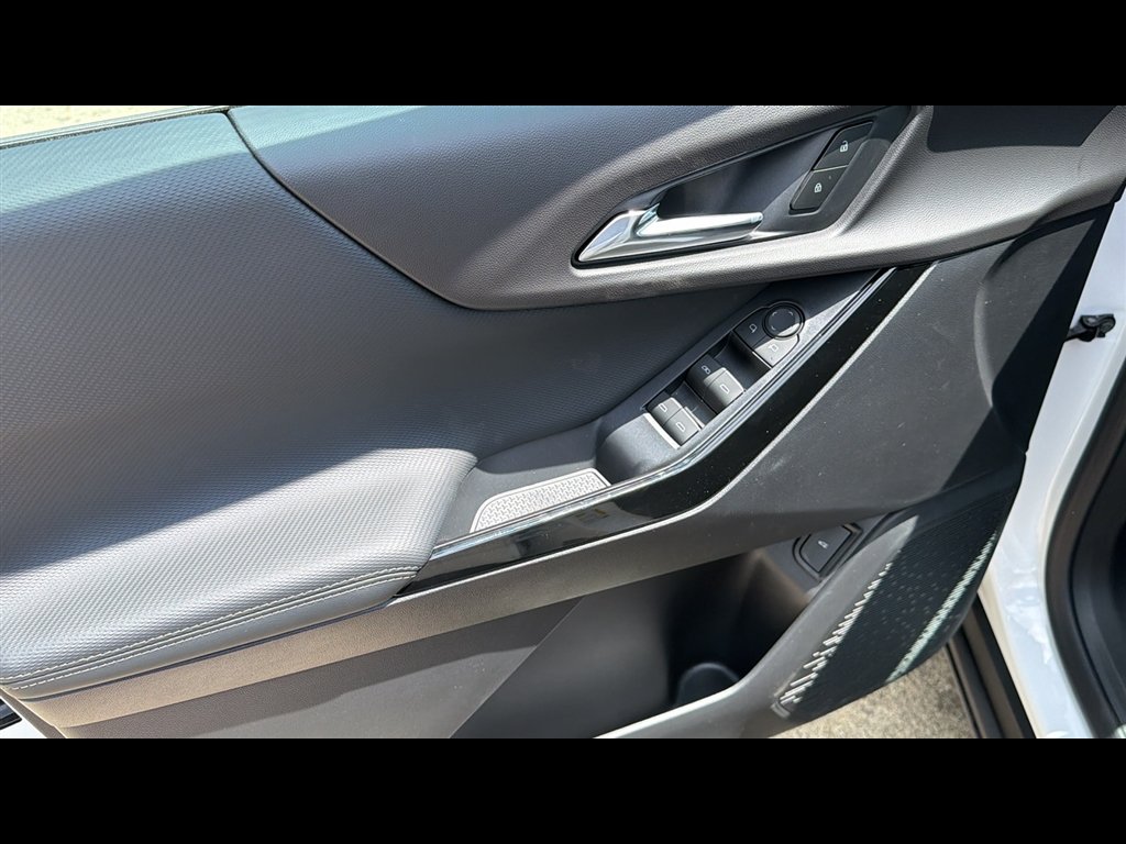 2027 Chevrolet Equinox LT - Photo 7