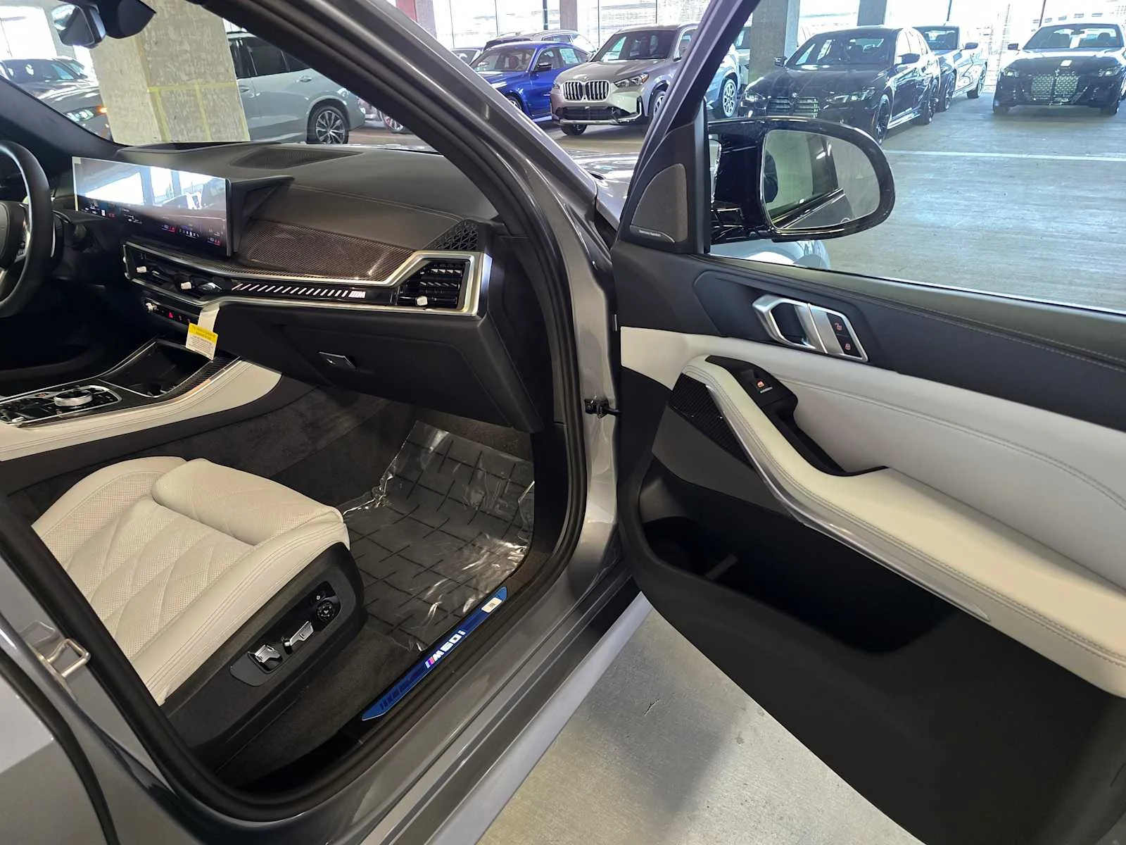 New 2026 Skyscraper Grey Metallic BMW M60i image 32