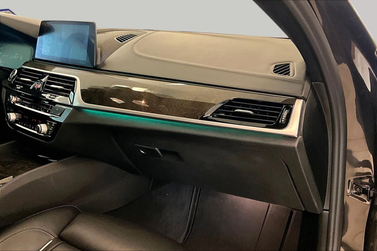 Used 2019 Dark Graphite Metallic BMW M550i xDrive image 17