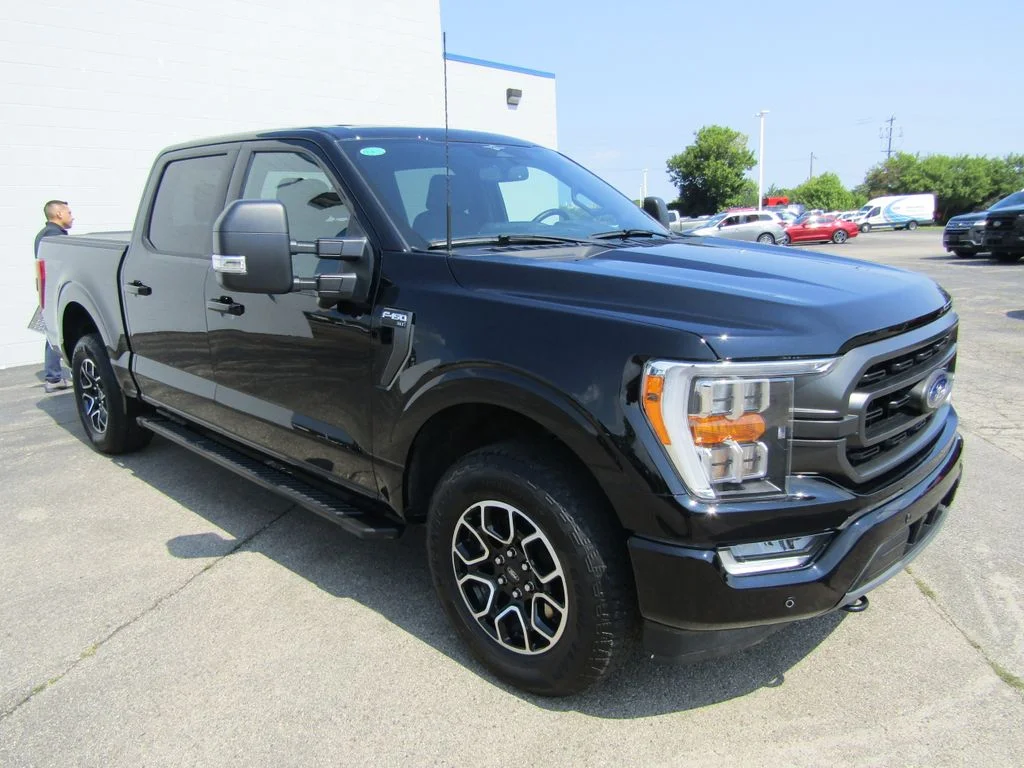 Used 2023 Agate Black Metallic Ford XLT image 11