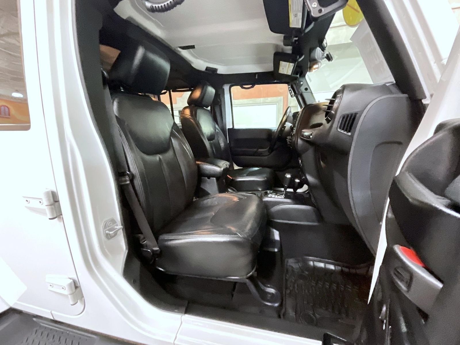 Used 2017 White Jeep Unlimited Sahara image 15