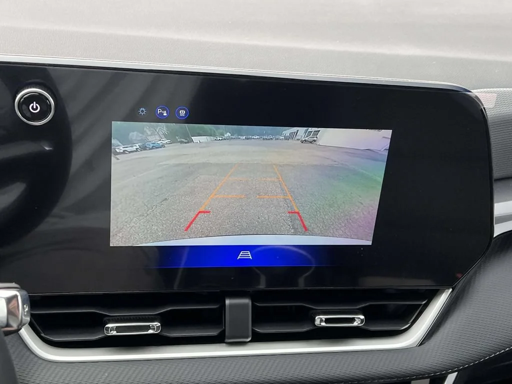 New 2027 Summit White Chevrolet LT image 15