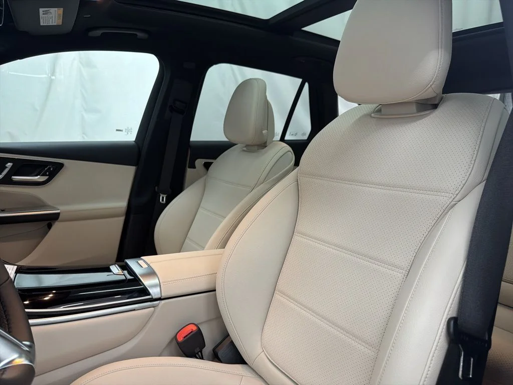Used 2026 White Mercedes-Benz GLC 300 image 13