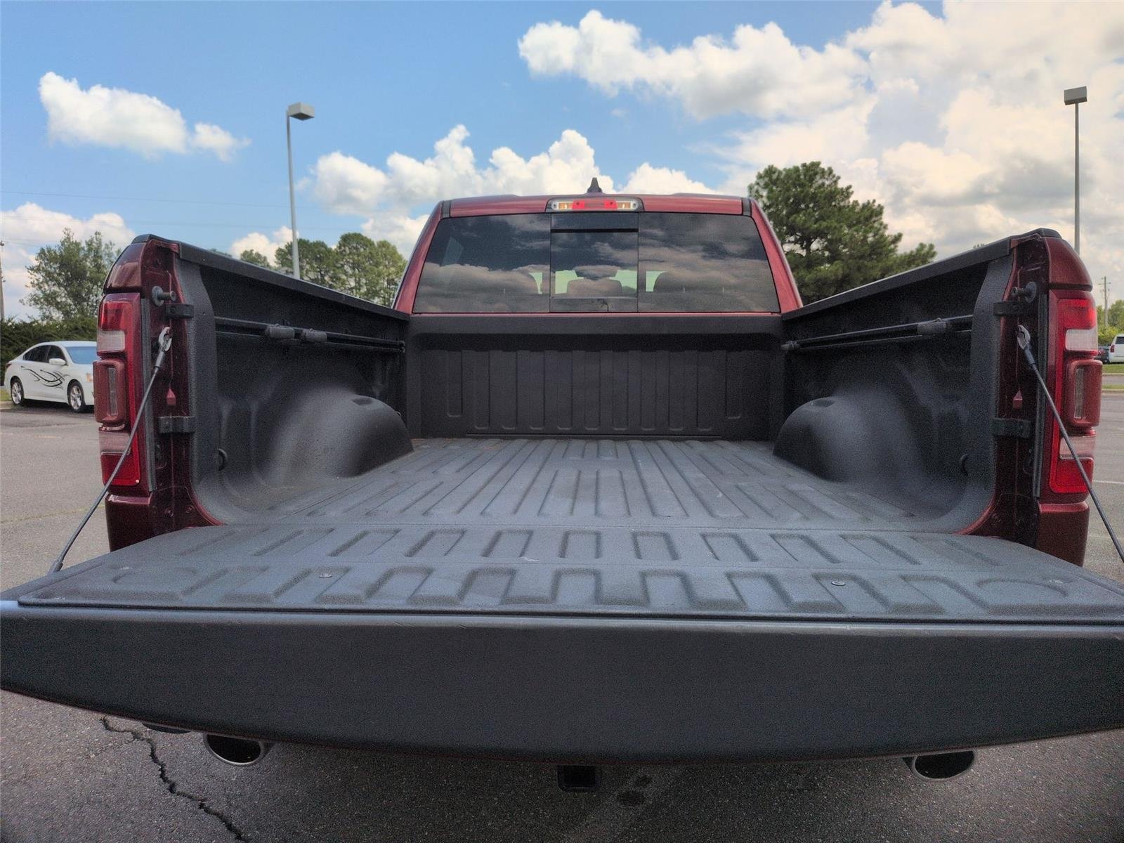 Used 2020 Delmonico Red Pearlcoat Ram Laramie image 34