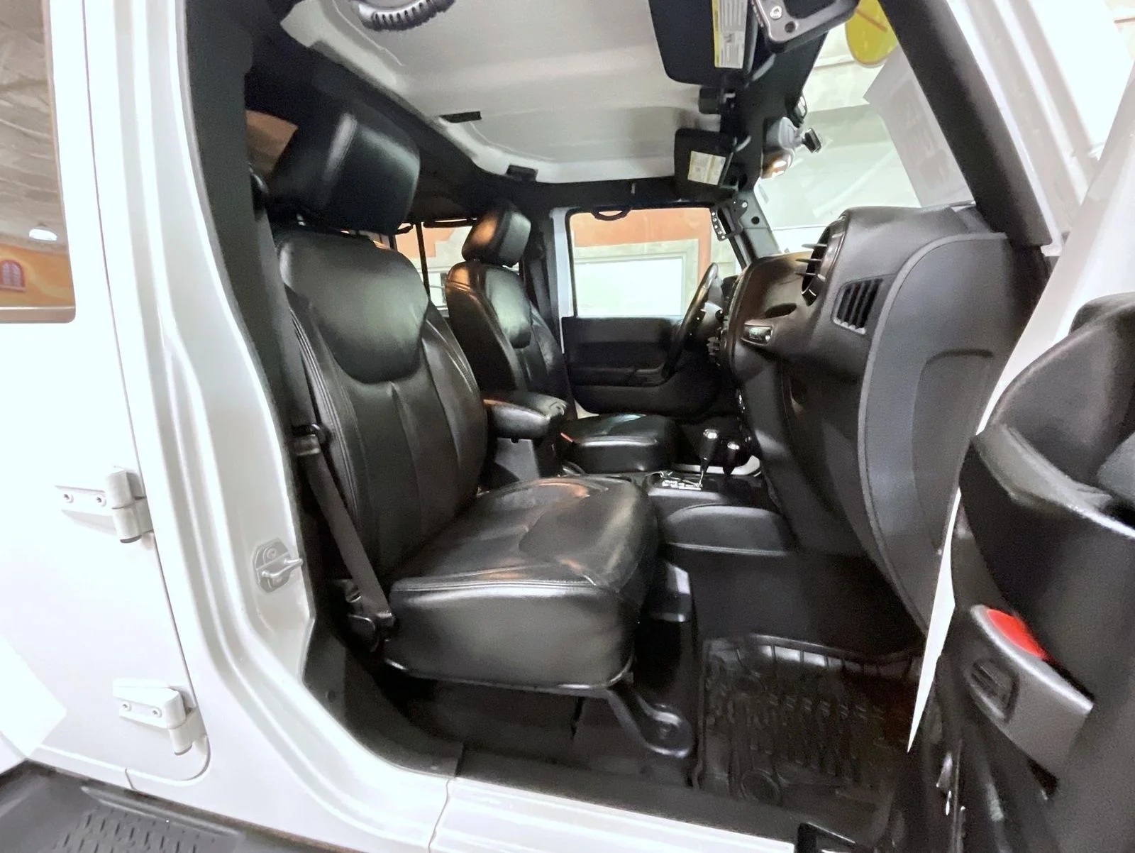 Used 2017 White Jeep Unlimited Sahara image 15