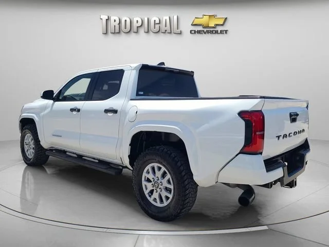 Used 2024  Toyota SR5 image 3