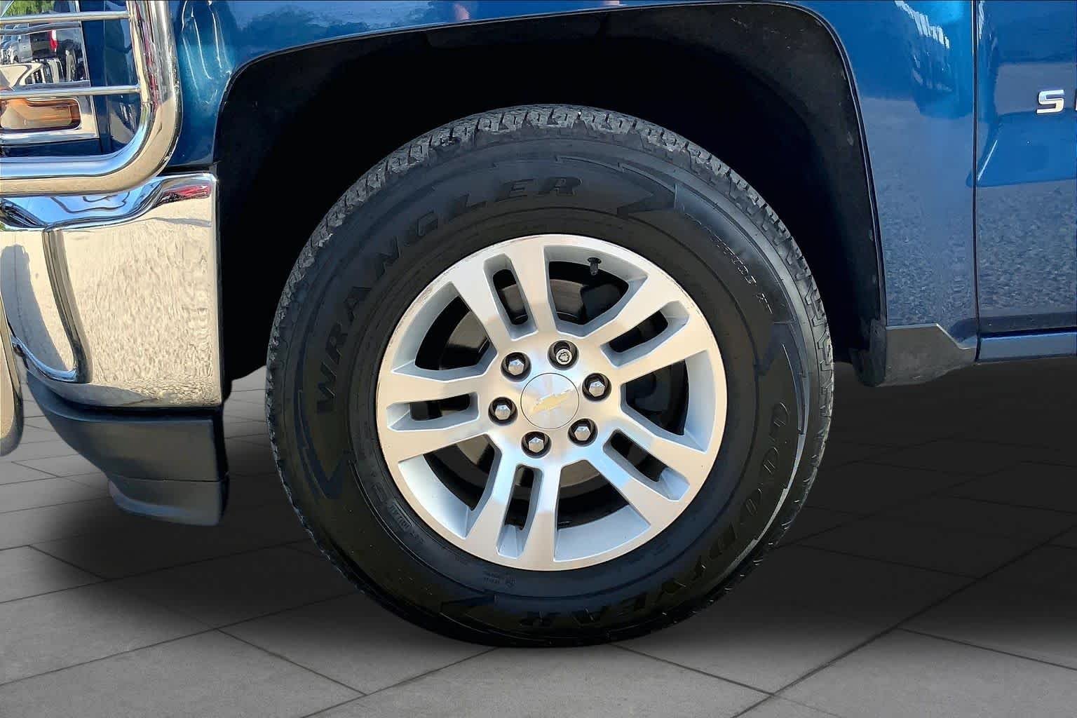 Used 2016 Deep Ocean Blue Metallic Chevrolet LS image 9