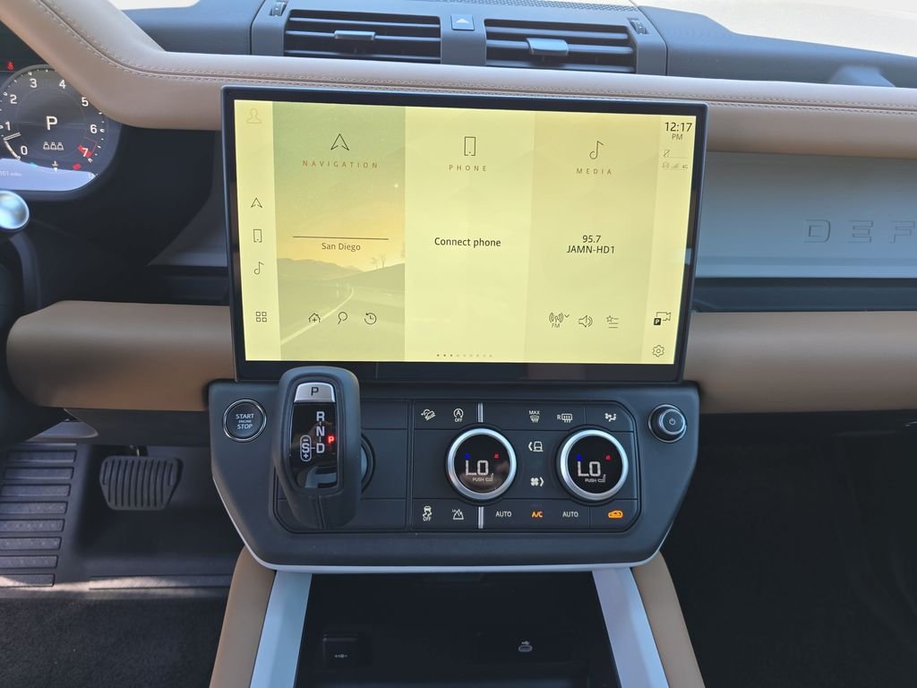 New 2026 Santorini Black Land Rover X-Dynamic SE image 21