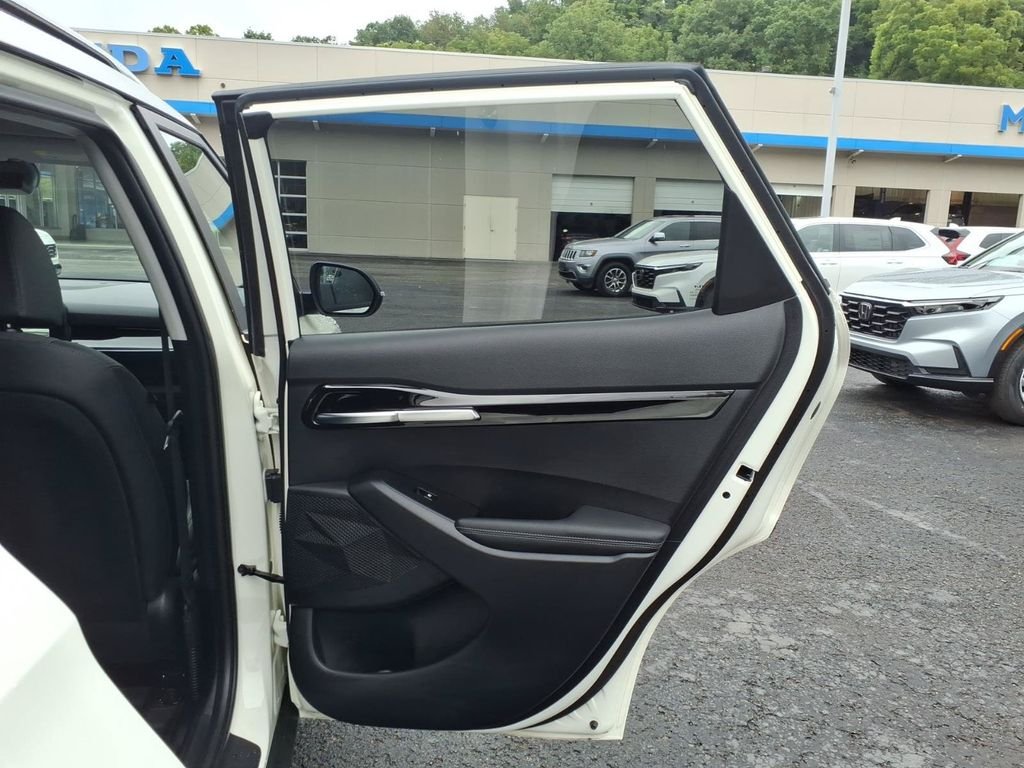 Used 2025 White Kia S image 19