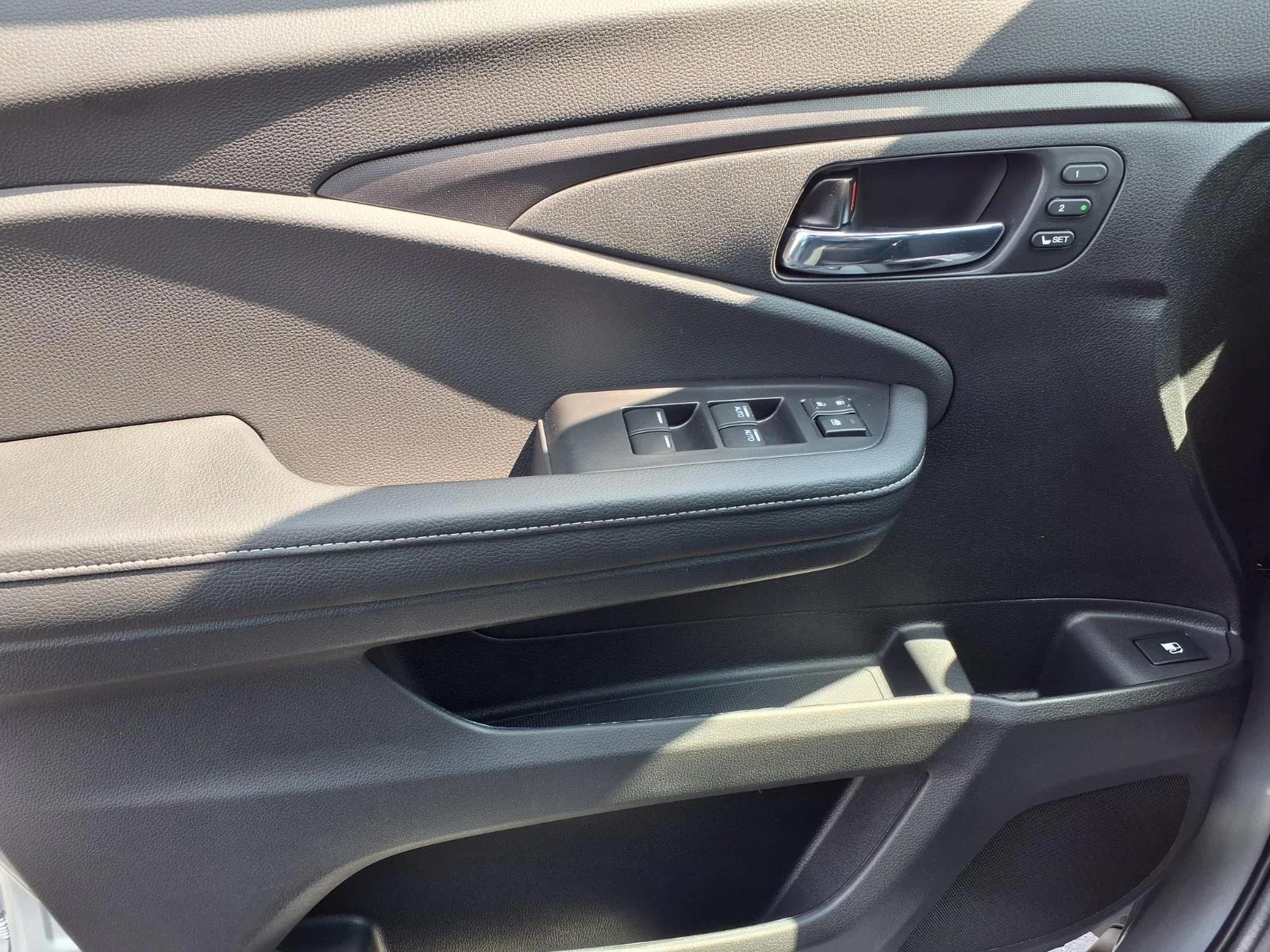 New 2026 Solar Silver Metallic Honda RTL image 10