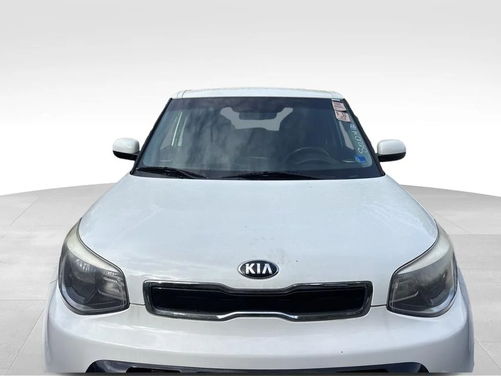 Used 2016 White Kia Plus image 17