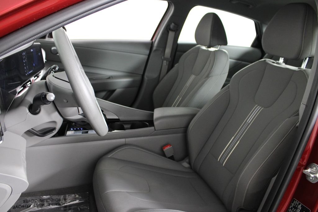 Certified Used 2024 Red Hyundai Blue image 20