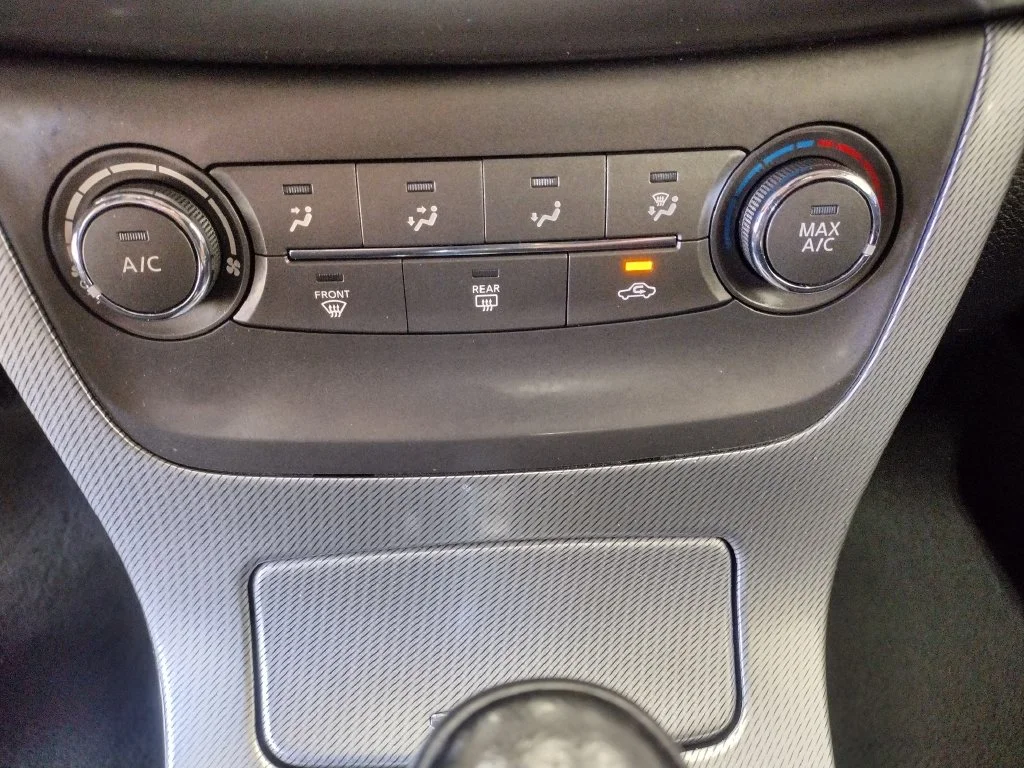 Used 2014 Red Nissan SR image 32