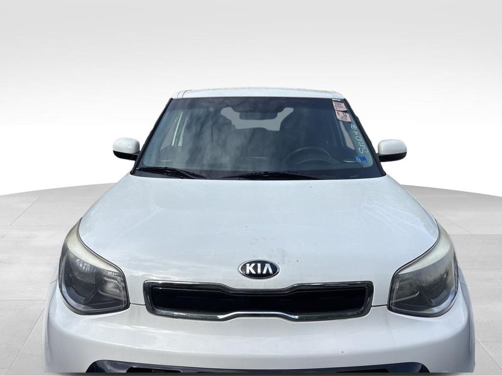 Used 2016 White Kia Plus image 17
