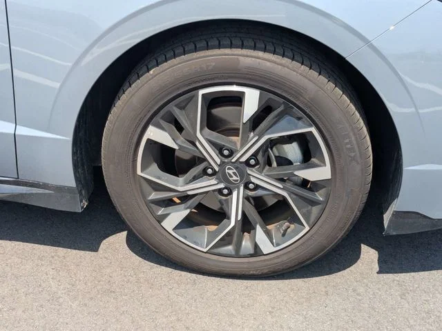 Used 2025 Blue Hyundai SEL image 11