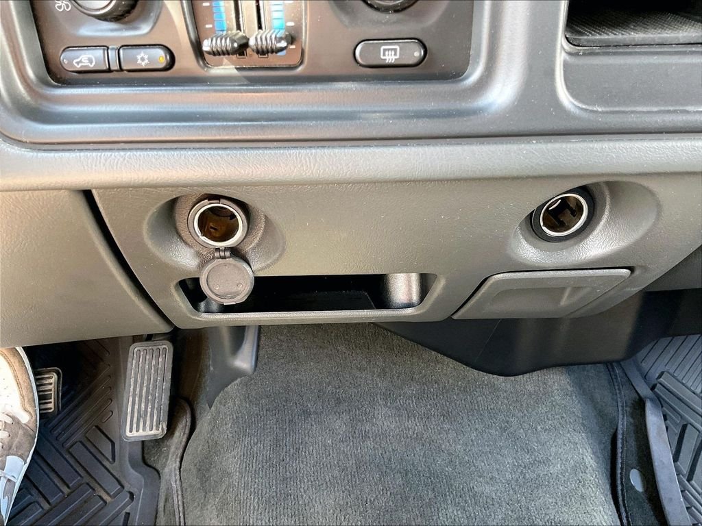 Used 2005 Silver Birch Metallic GMC SLE image 25