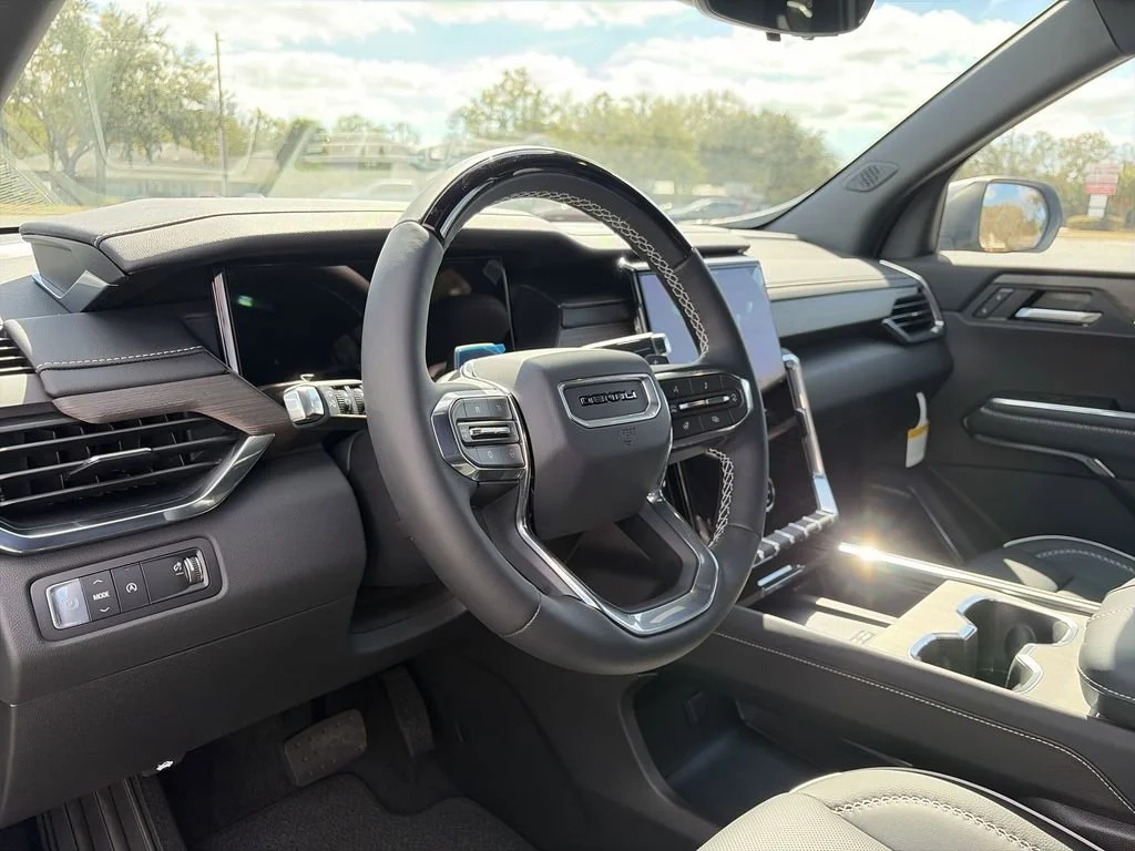 2026 GMC Acadia Denali - Photo 17