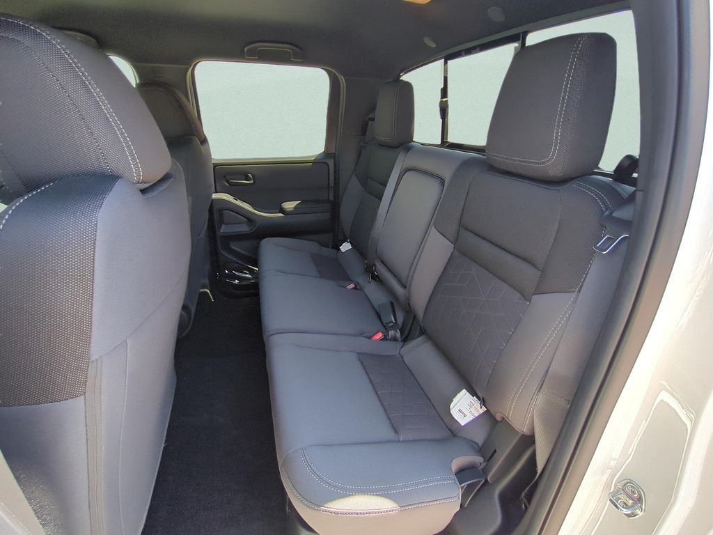 New 2026 Glacier White Nissan Crew Cab SV image 21