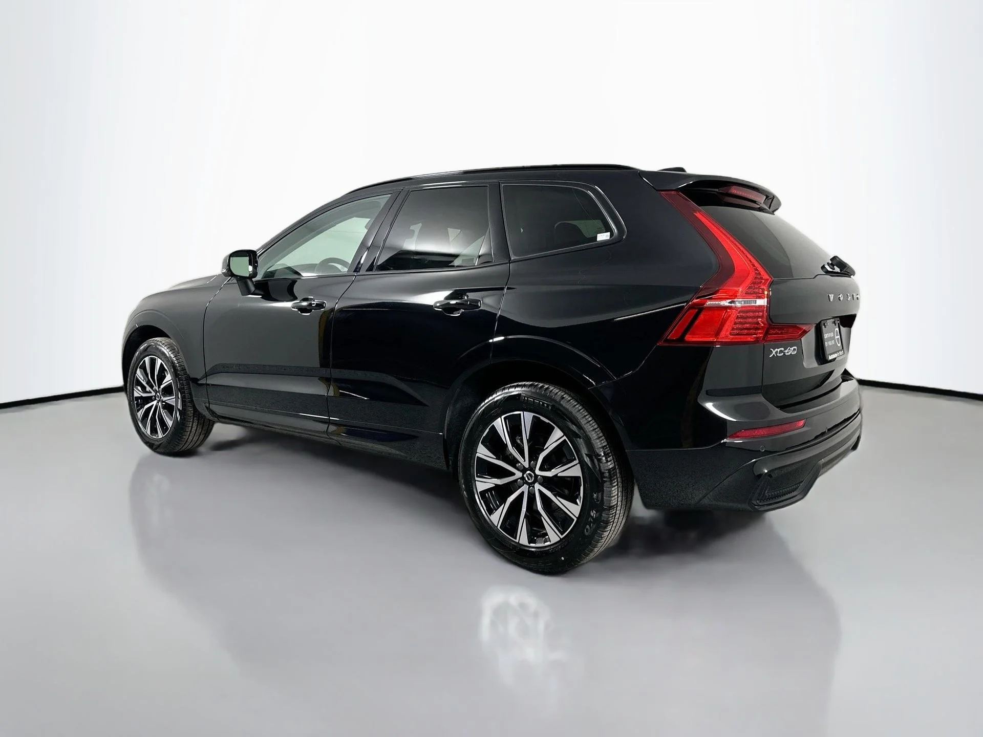 Used 2025 Onyx Black Volvo Core image 8