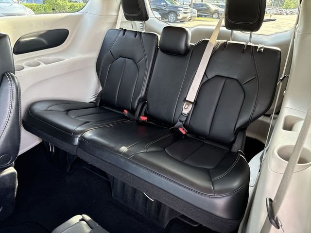 Used 2023 Silver Chrysler Touring L image 15
