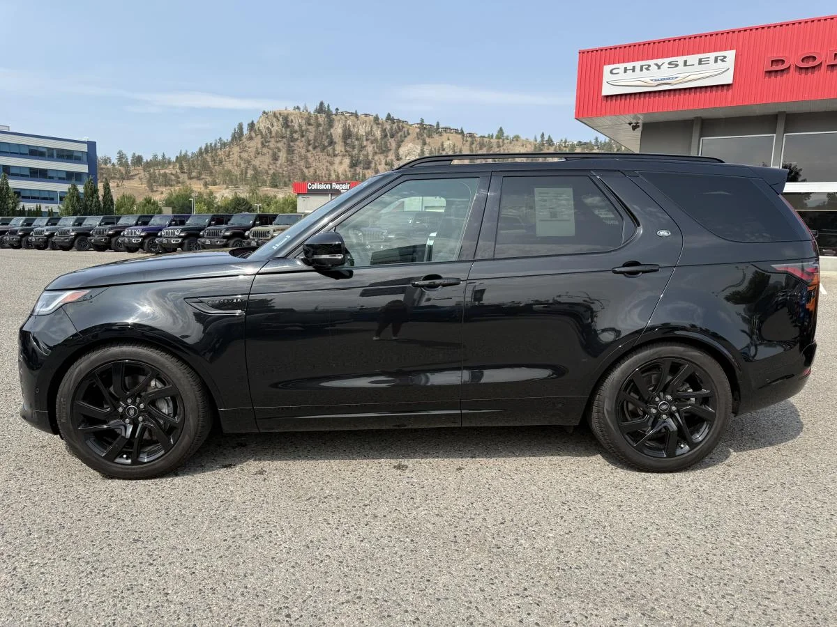 Used 2024 Black Land Rover Dynamic Se image 3