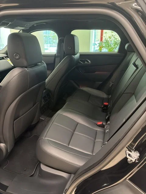 New 2026 Santorini Black Land Rover Dynamic SE image 7