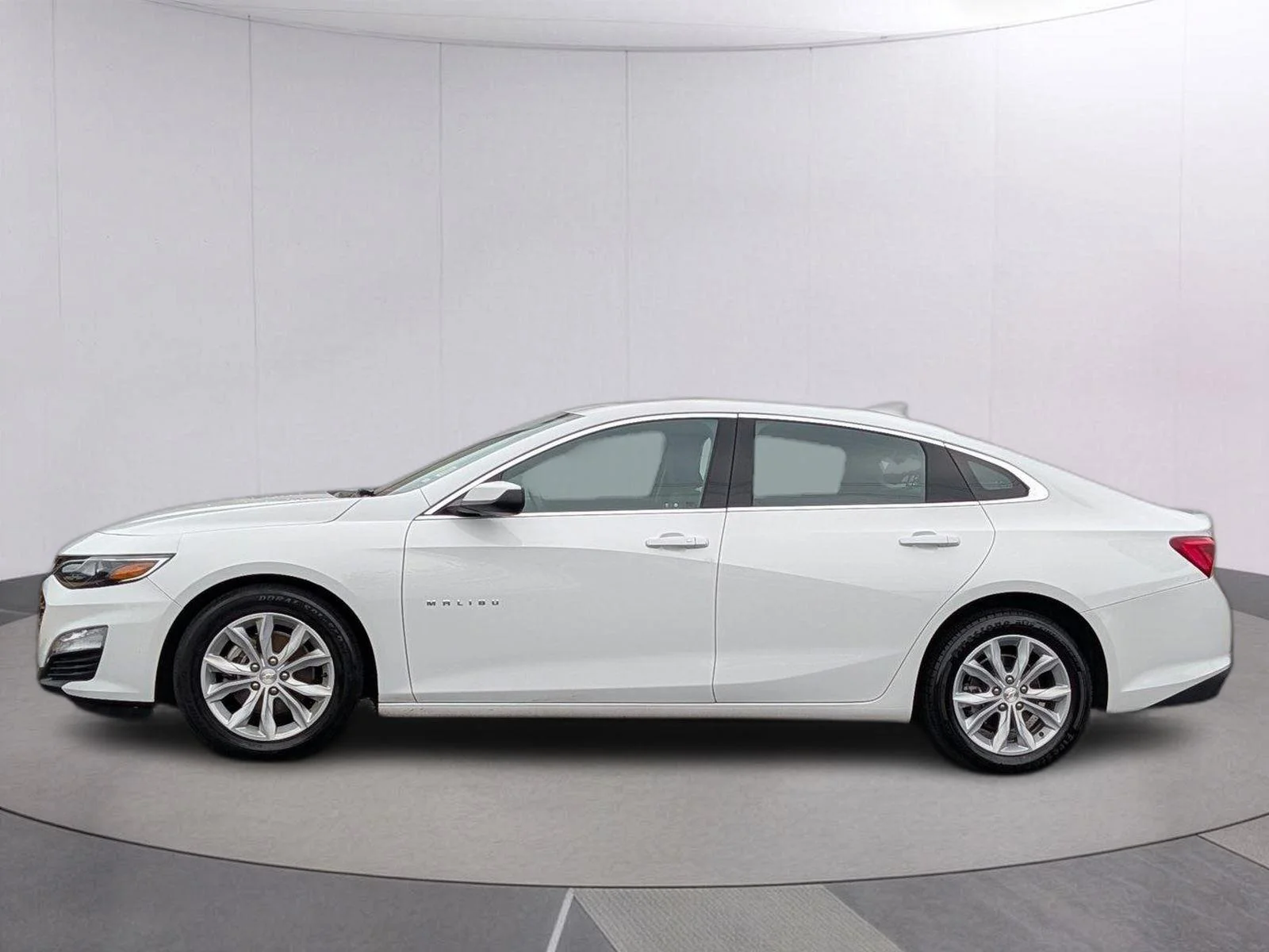 Used 2024 Summit White Chevrolet LT image 2