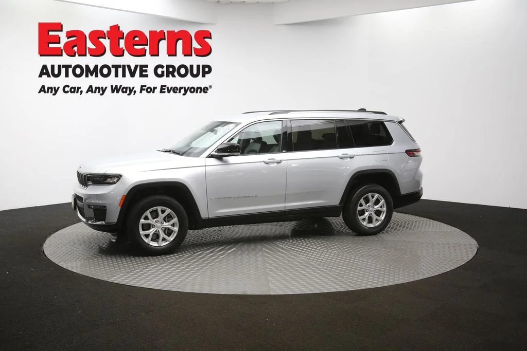 Used 2023 Silver Jeep Limited image 59
