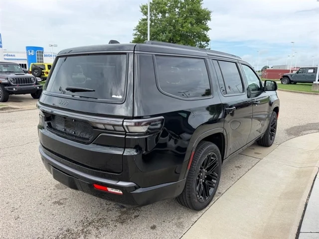 New 2026 High Gloss Black Exterior Paint Jeep Limited Reserve image 4