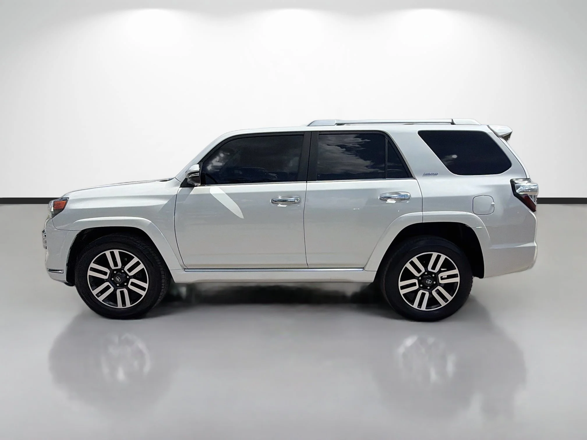 Used 2022 Blizzard Pearl Toyota Limited image 6