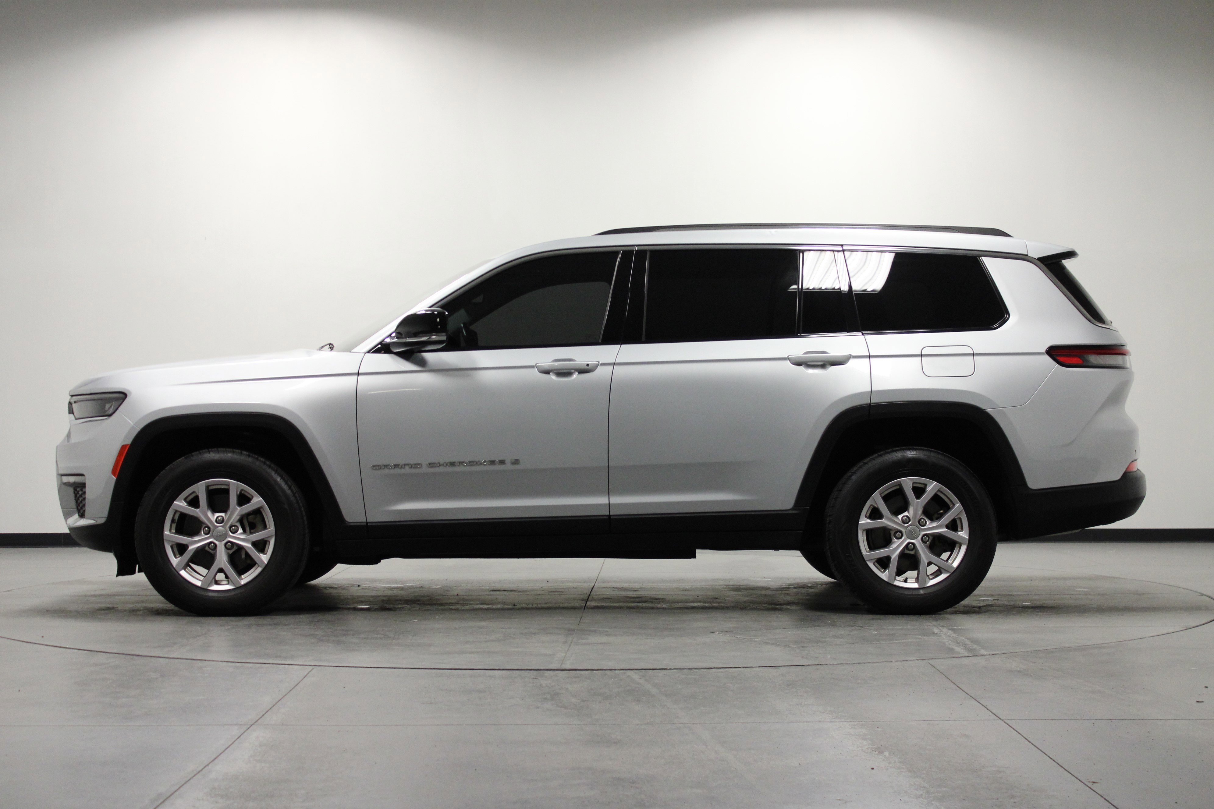 Used 2021 Silver Zynith Jeep Limited image 7
