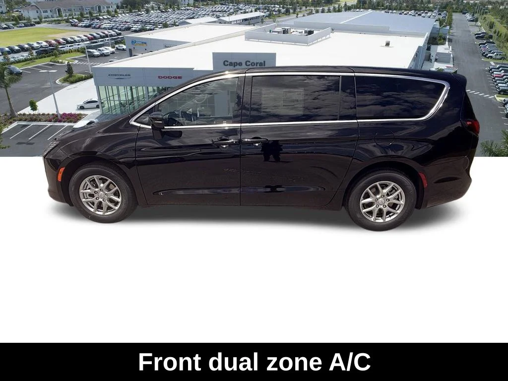 New 2027 Diamond Black Crystal Pearl-Coat Paint Chrysler Select image 6